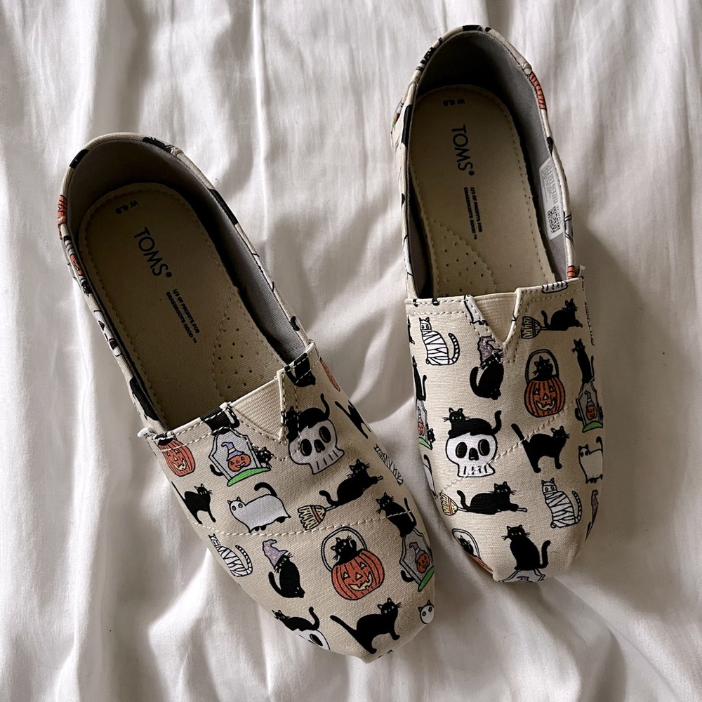 NWOT Halloween cats Toms